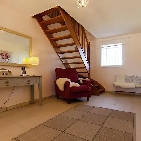Vila Separate In With Garden *
