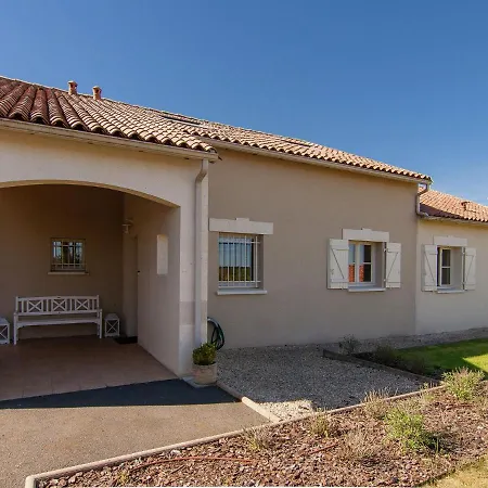 Vila Separate In With Garden Rouzède