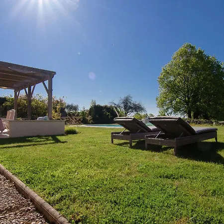 Vila Separate In With Garden *