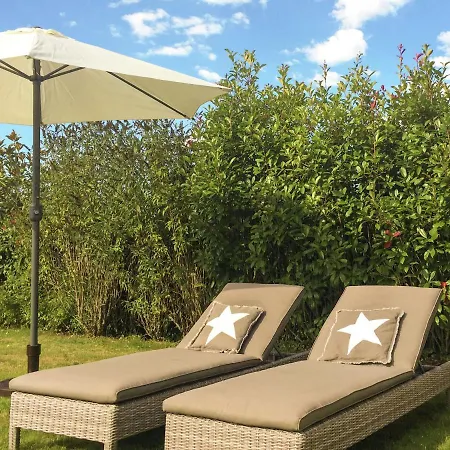 Vila Separate In With Garden