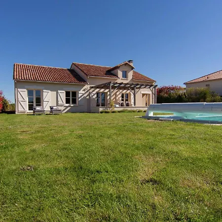 Vila Separate In With Garden Rouzède